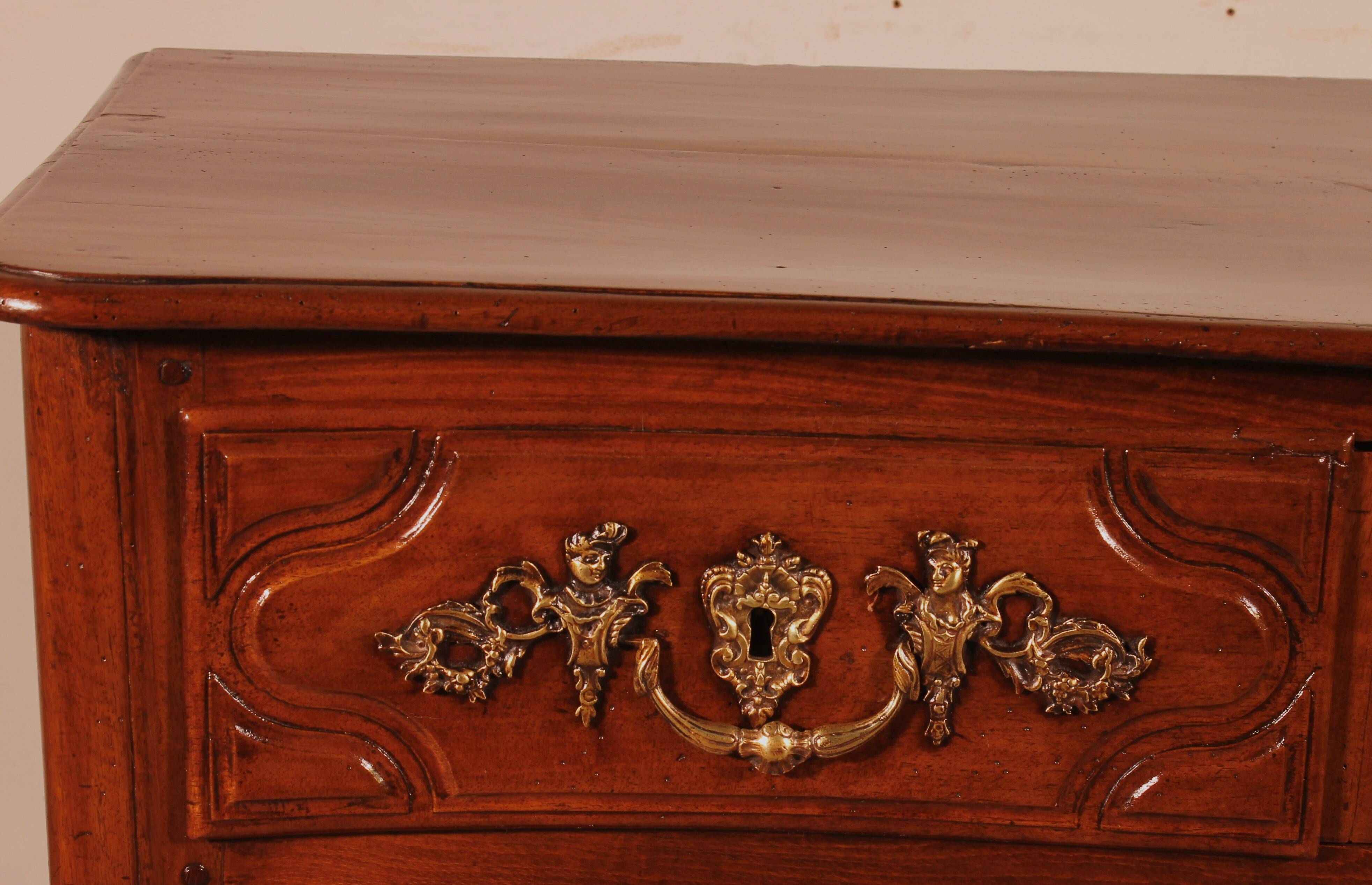 Parisian Regency Period Walnut Chest of Drawers - 18th Century