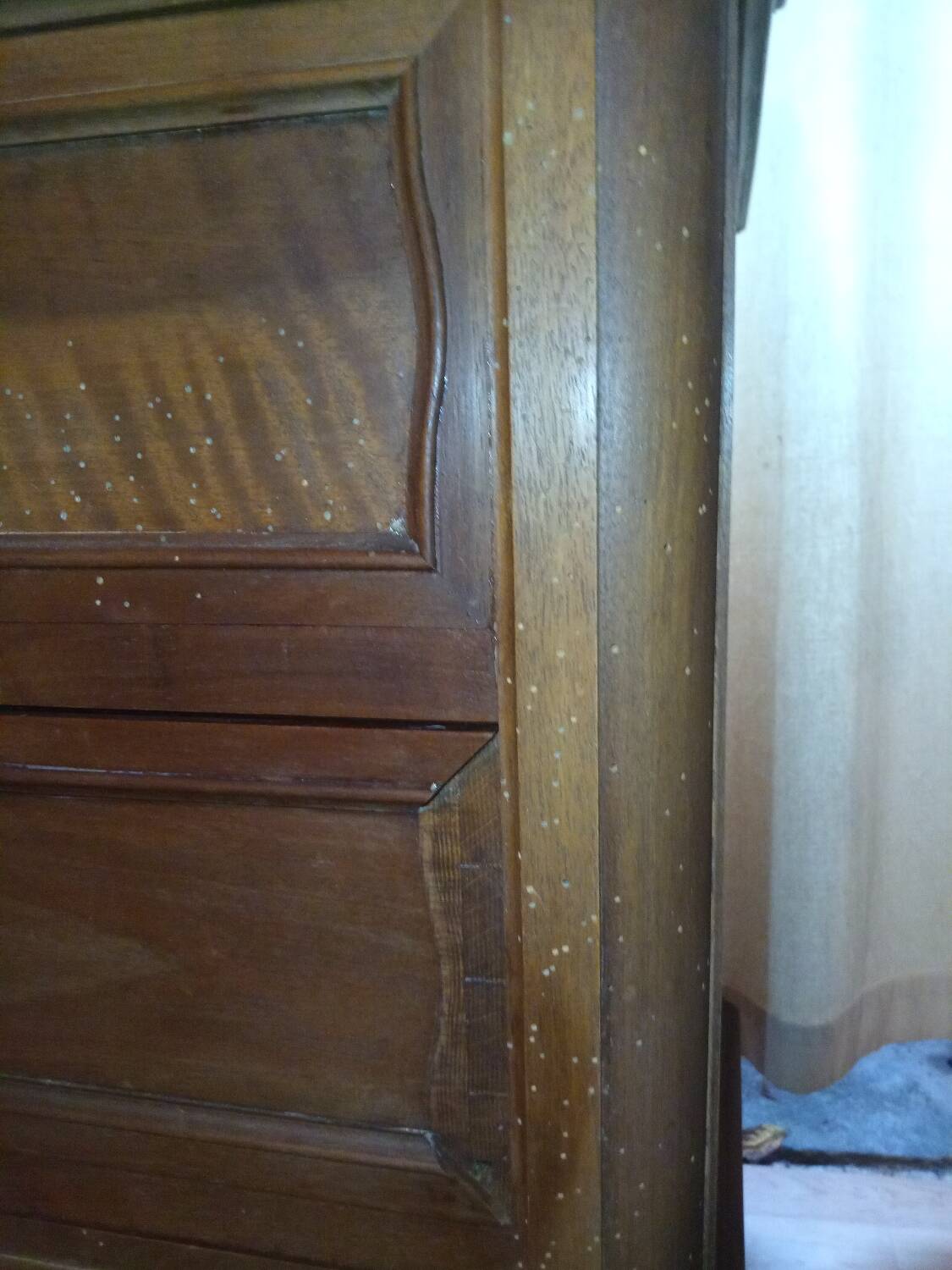 Rocaille style chest of drawers