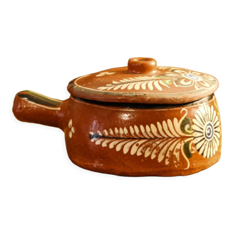 Covered terracotta pan