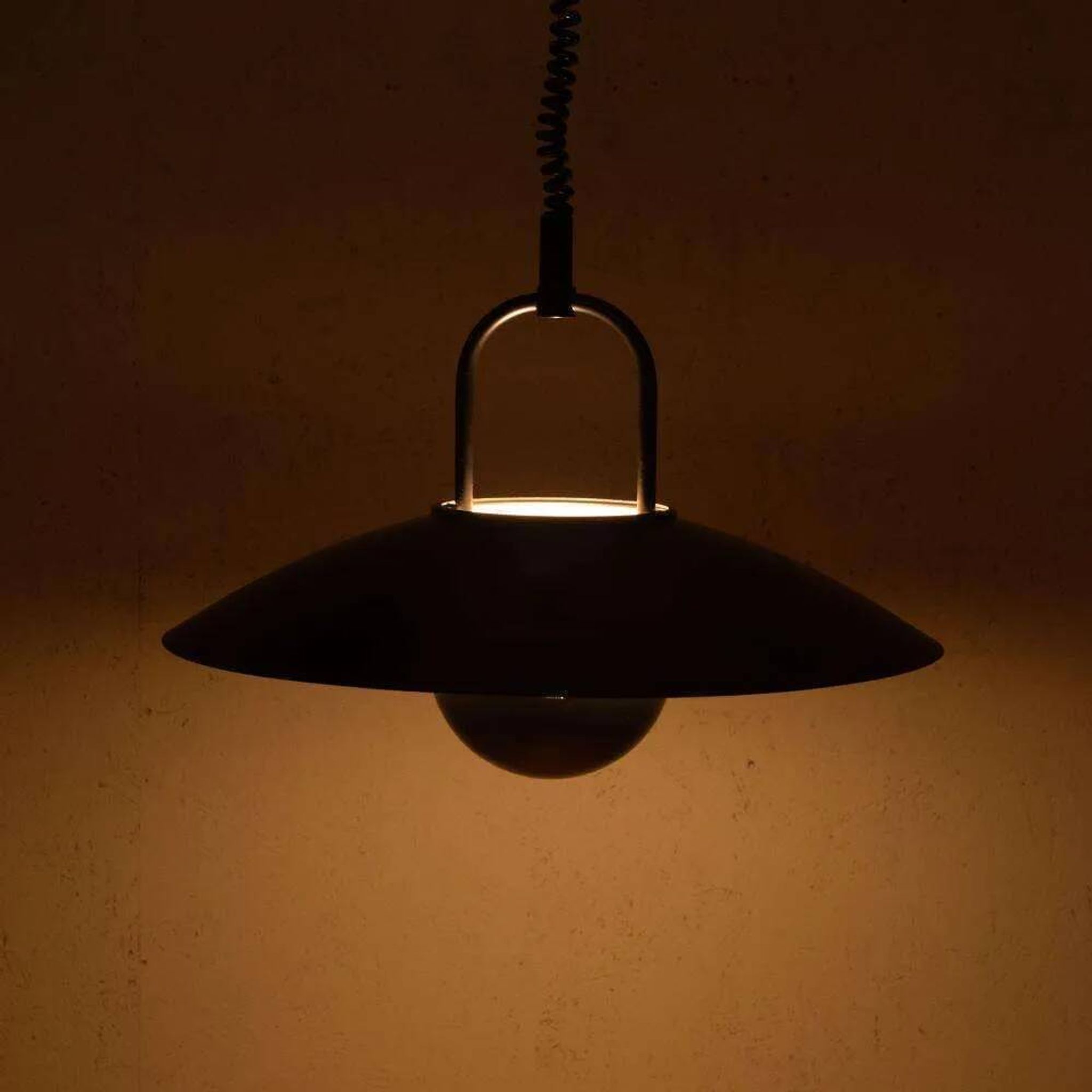 Postmodern minimalist suspension from the 80s, adjustable suspension.