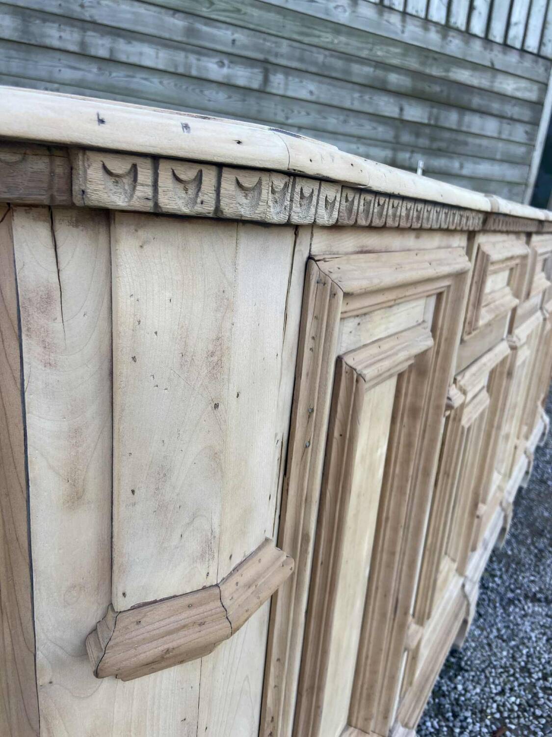 Bar / comptoir en bois brut