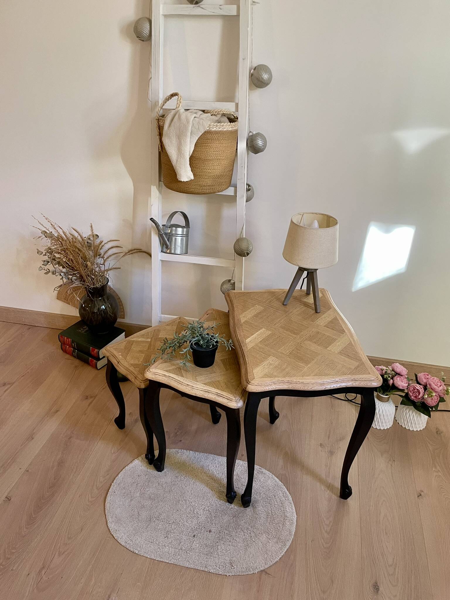 Nesting coffee tables