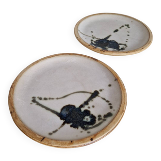 Set of 2 pottery plates from La Colombe, Vallauris