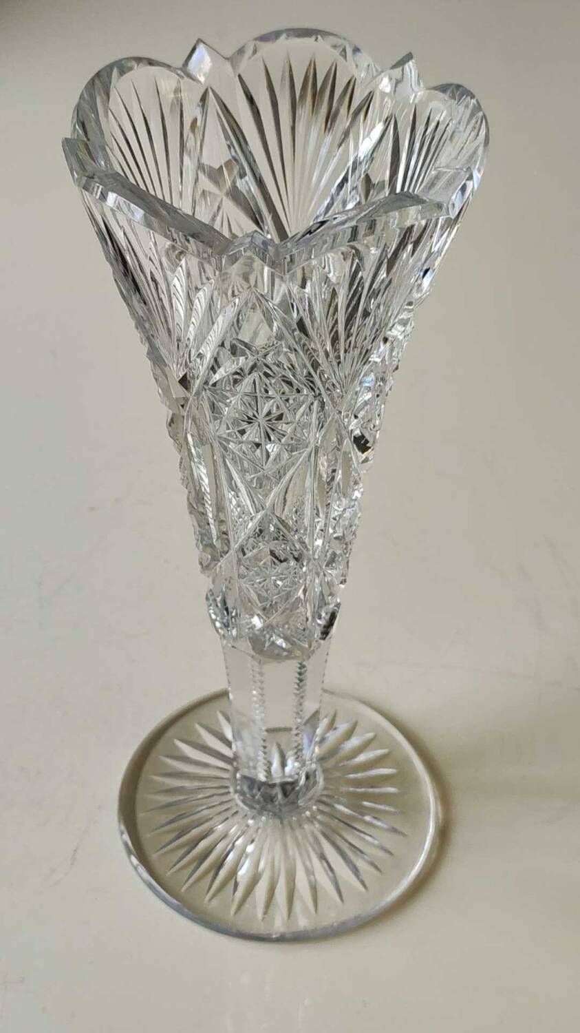 Tulip-shaped single-flower vase. Bohemian crystal. Stars/crosses, 21 cm