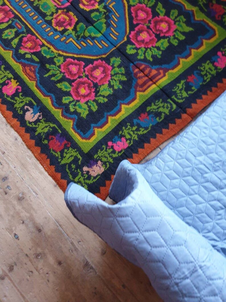 Tapis roumain tissé à la main 212x158cm