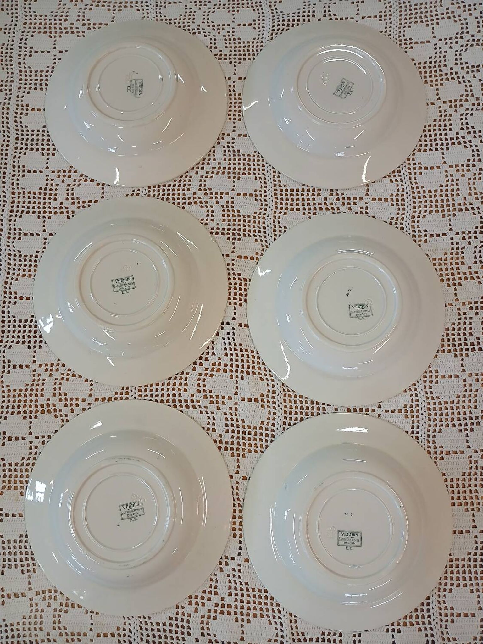 6 assiettes creuses anciennes Terre de fer