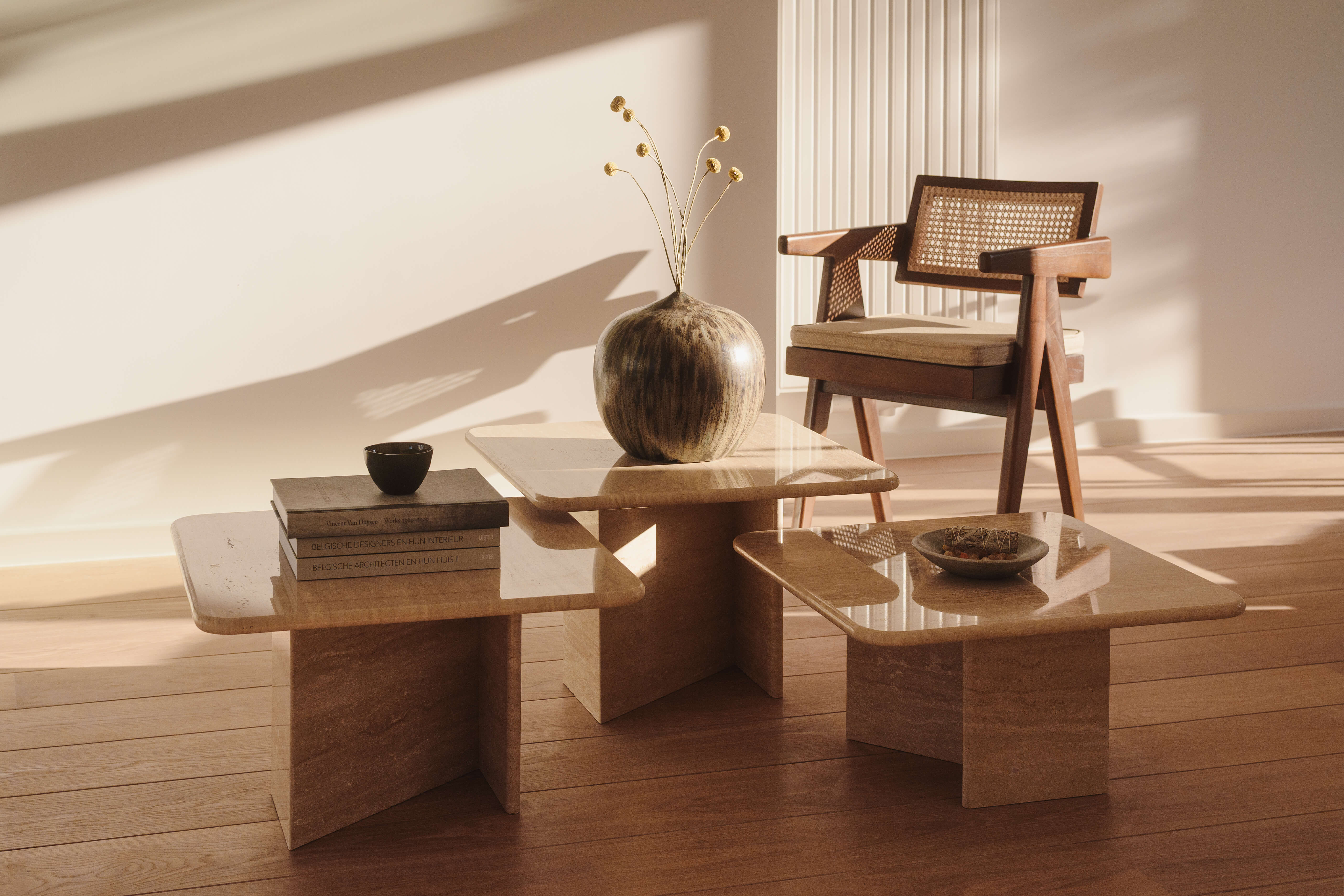 Ensemble de tables basses empilables en travertin