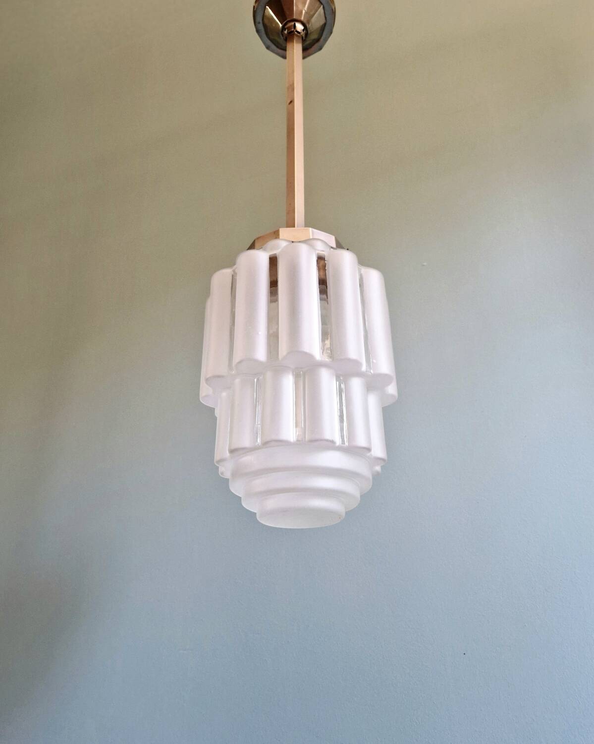 Art Deco Skyscraper suspension in frosted glass, 1930s