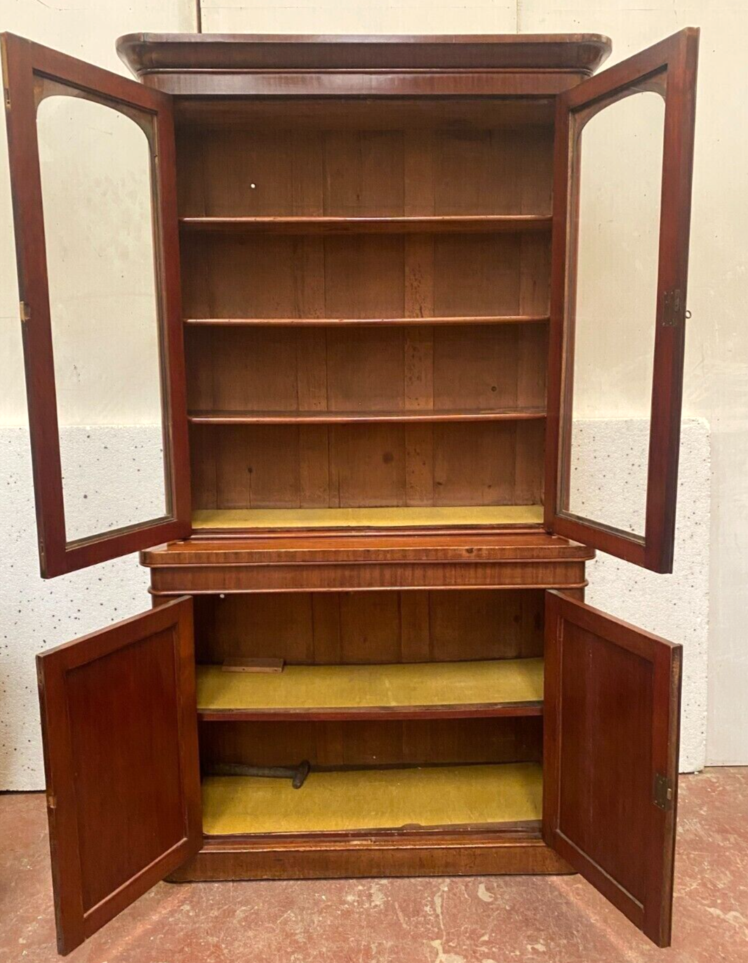 English showcase in two mahogany bodies and 19th century veneer