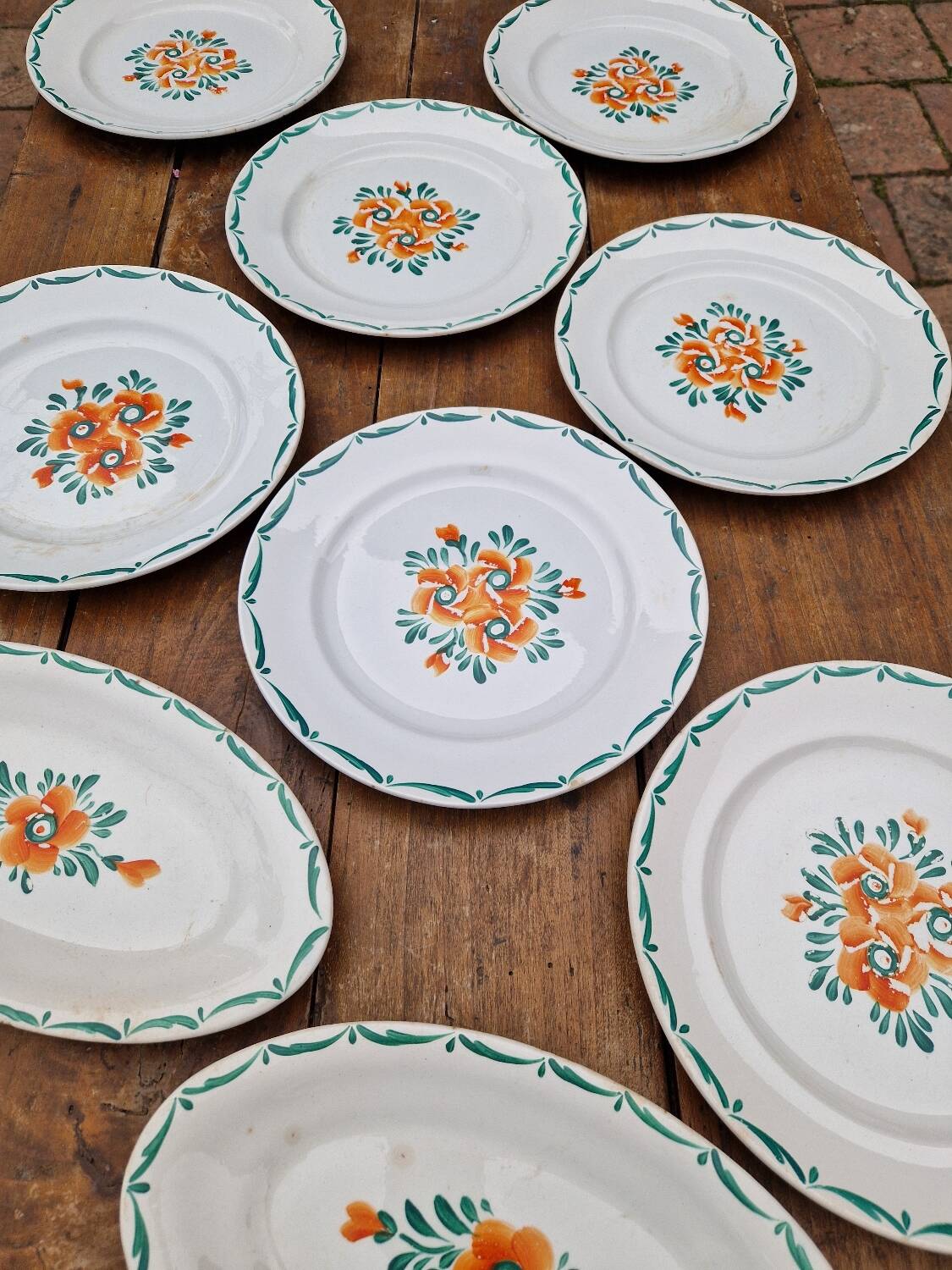 Lot de 7 assiettes plates plus de raviers