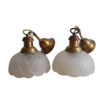 Paire de suspensions verre dépoli fleurs bois laiton vintage