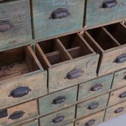 Meuble de quincaillerie industriel en pin peint, France années 1950