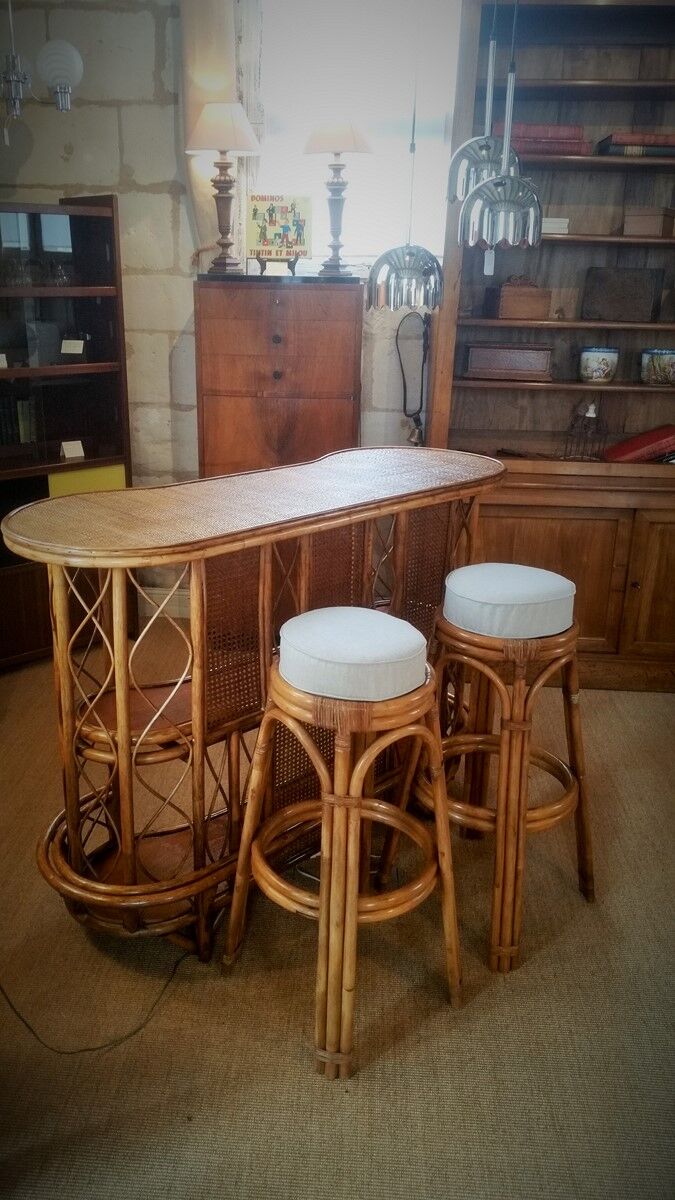 Rattan bar