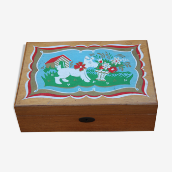 Coffret en bois aux motifs enfantins