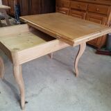 Folding table