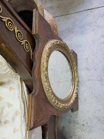 Wooden and gilded mirror with medallion center n°3