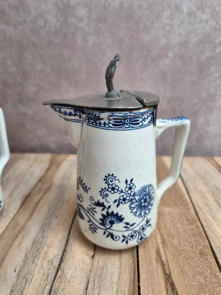 Pair of antique milk jugs Boch Frères Keramis – Saxe model