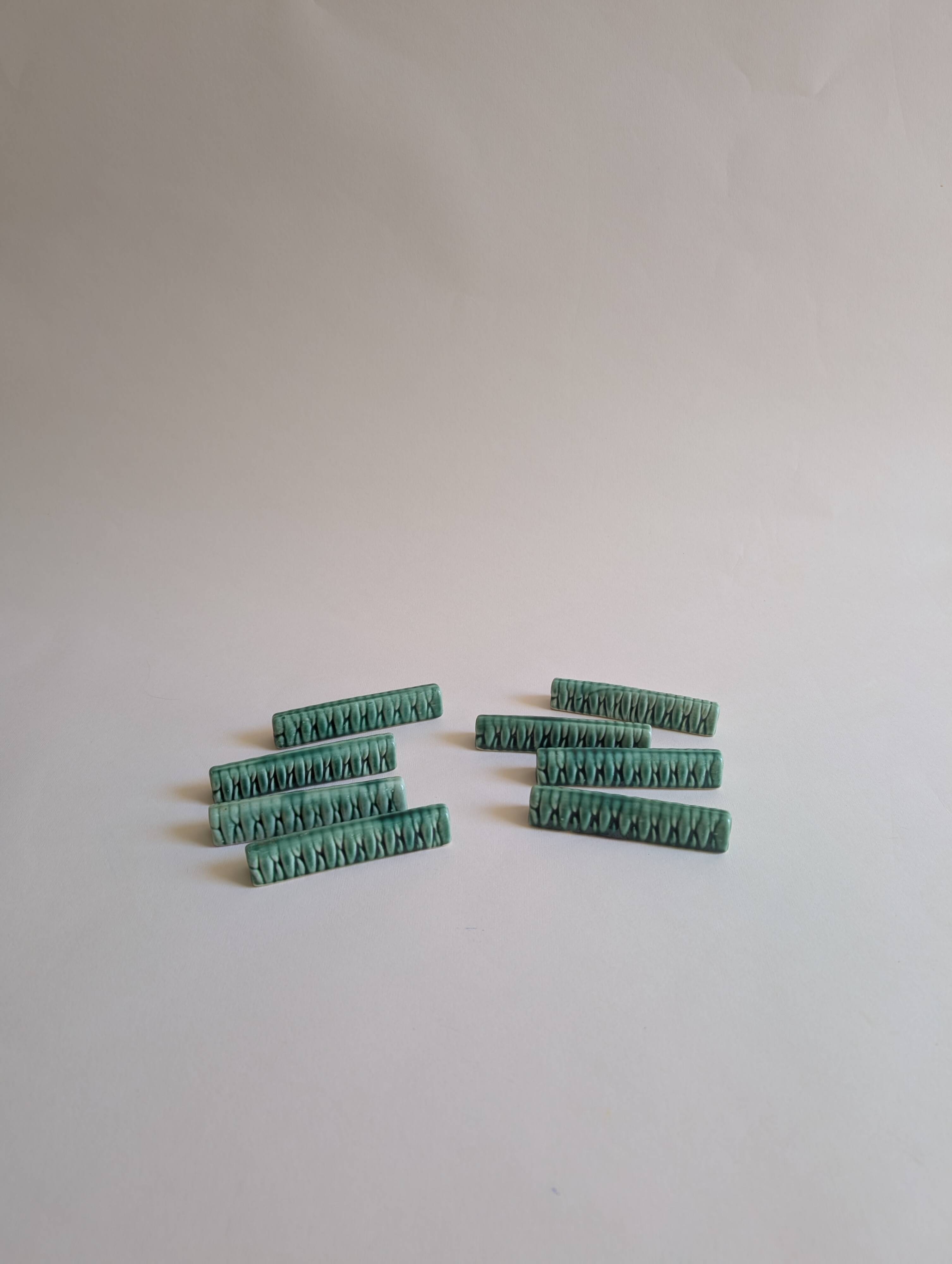 Set of 8 ceramic knife holders