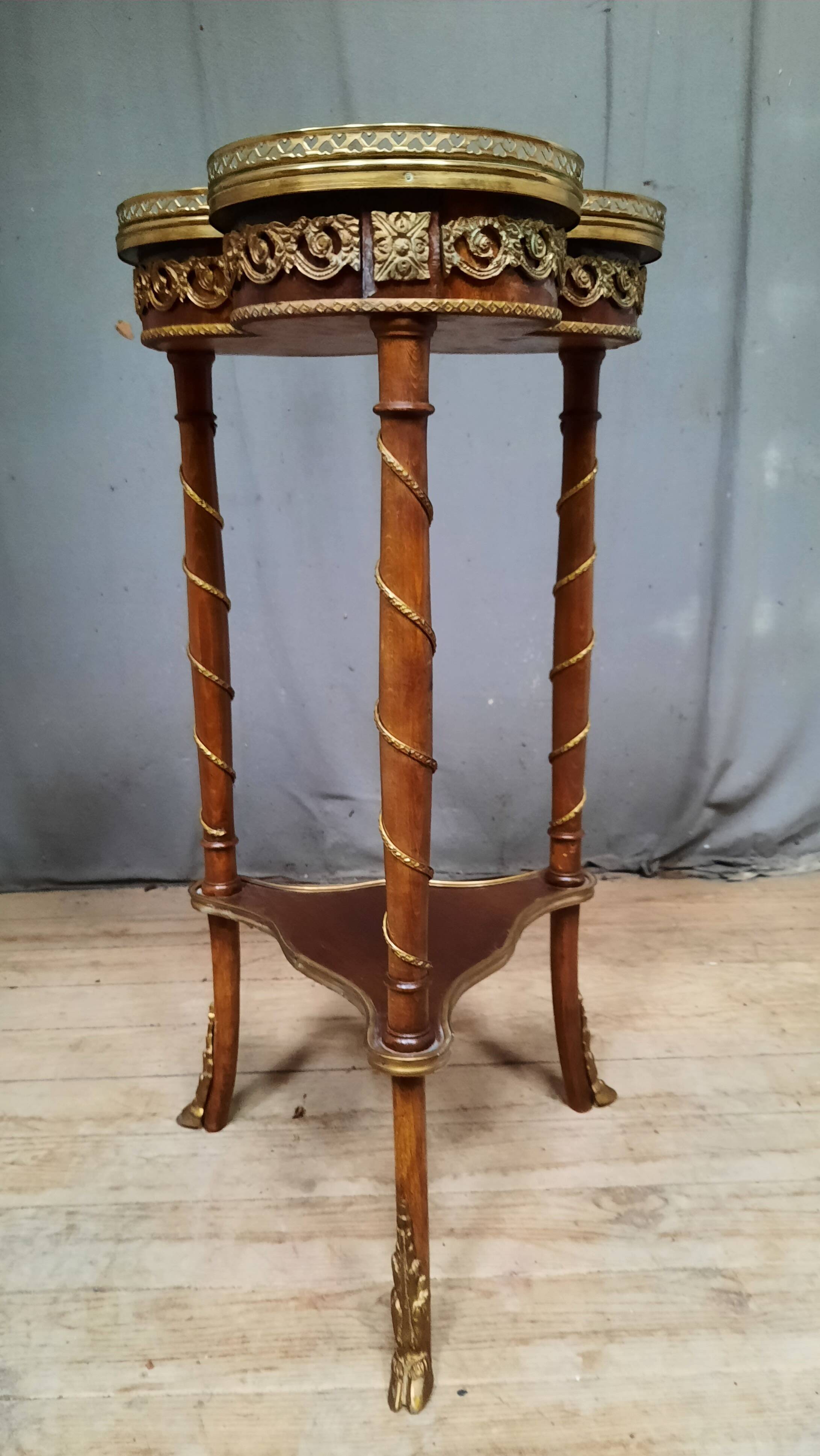 Trilobee marquetry table