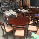 Round extendable dining table for six people, mahogany.