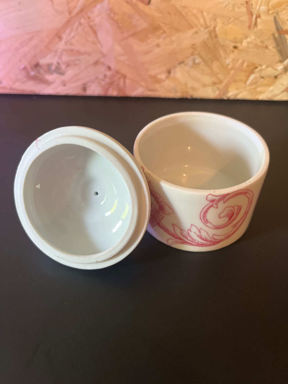 Set of porcelain pots of paris