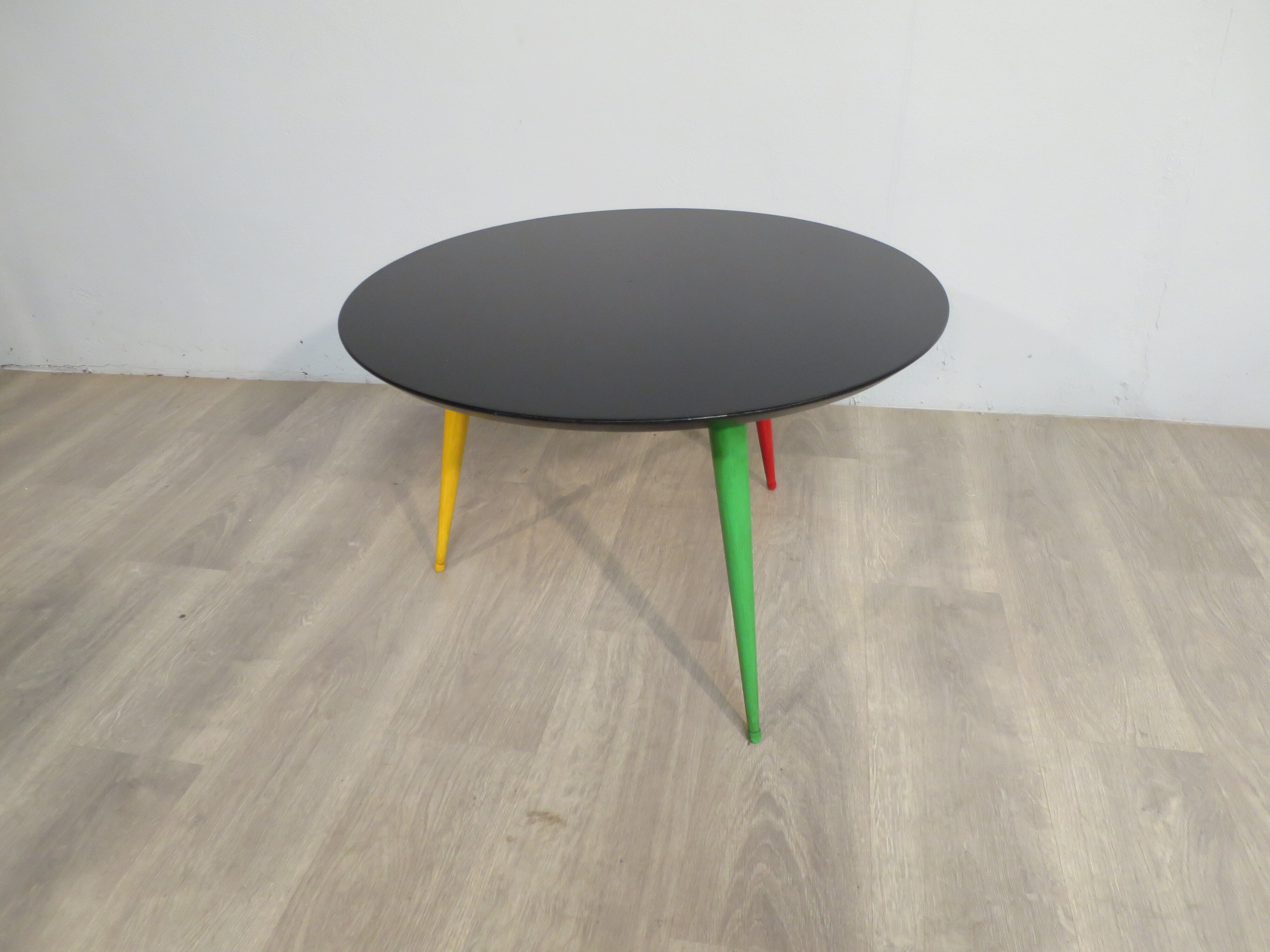 Roundtable round feet compasses