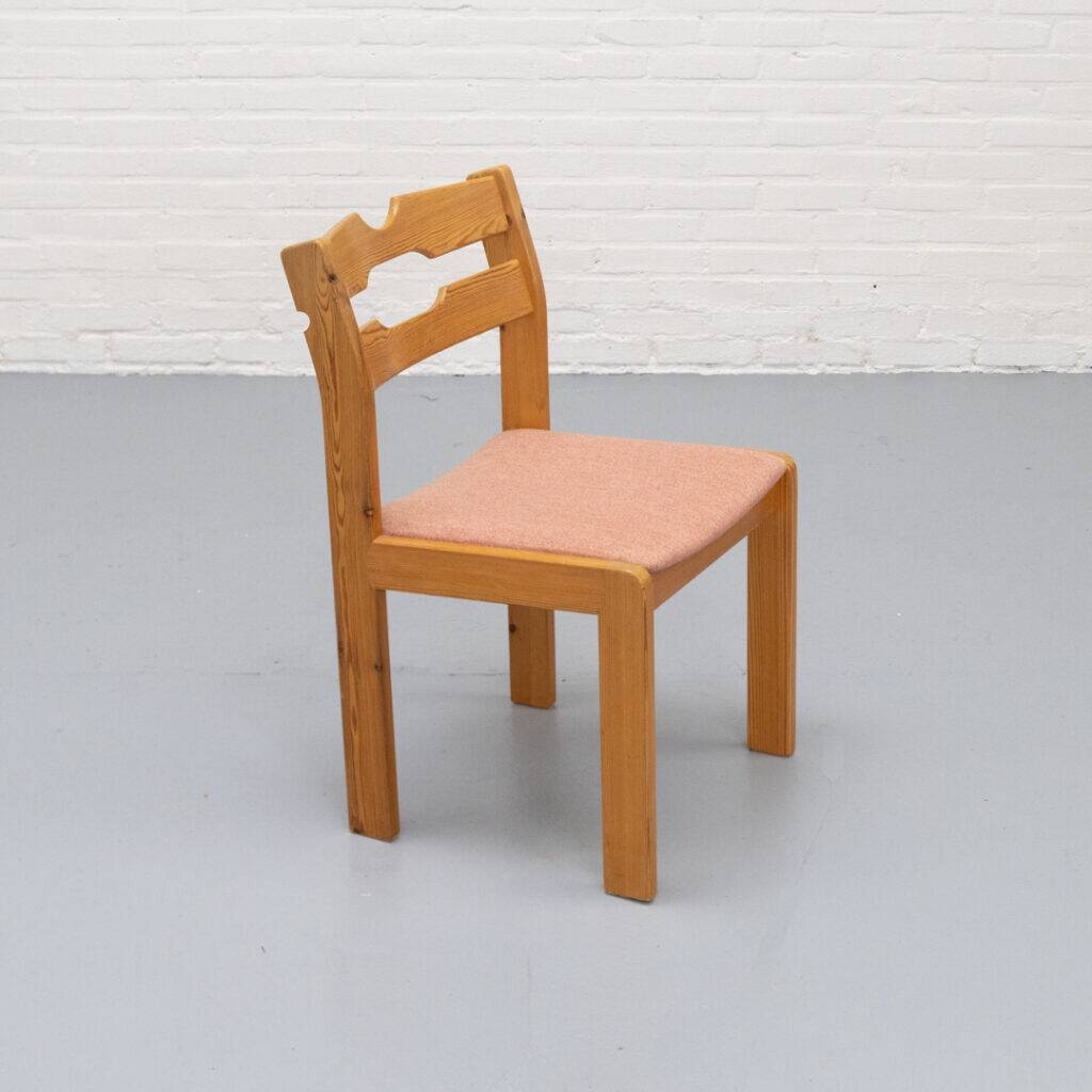 Ensemble de 8 chaises de salle à manger en acier de Korup des années 1960.