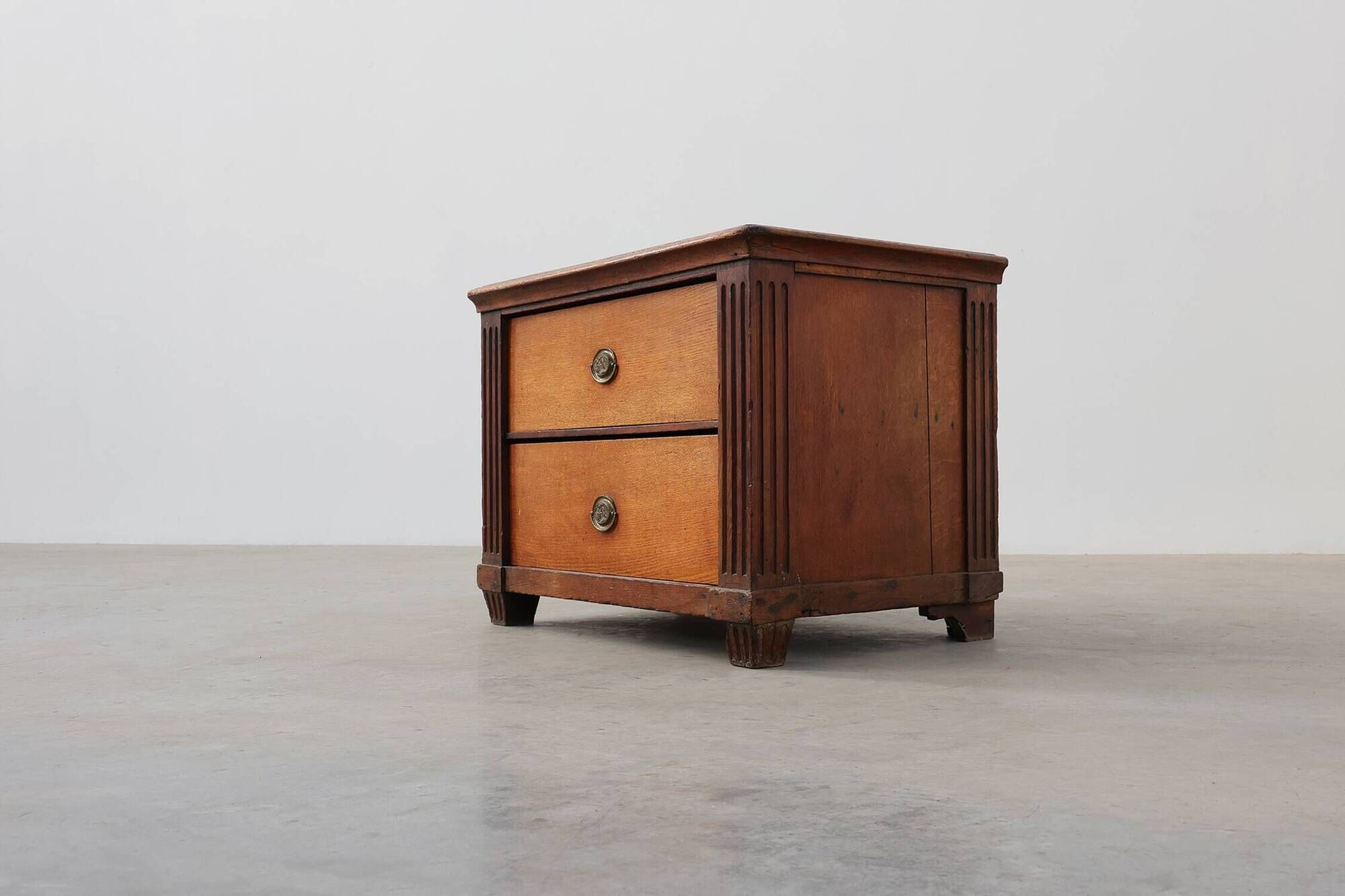 French Louis XVI Oak Commode with Fluted Corner Posts and Brass Handles, ci