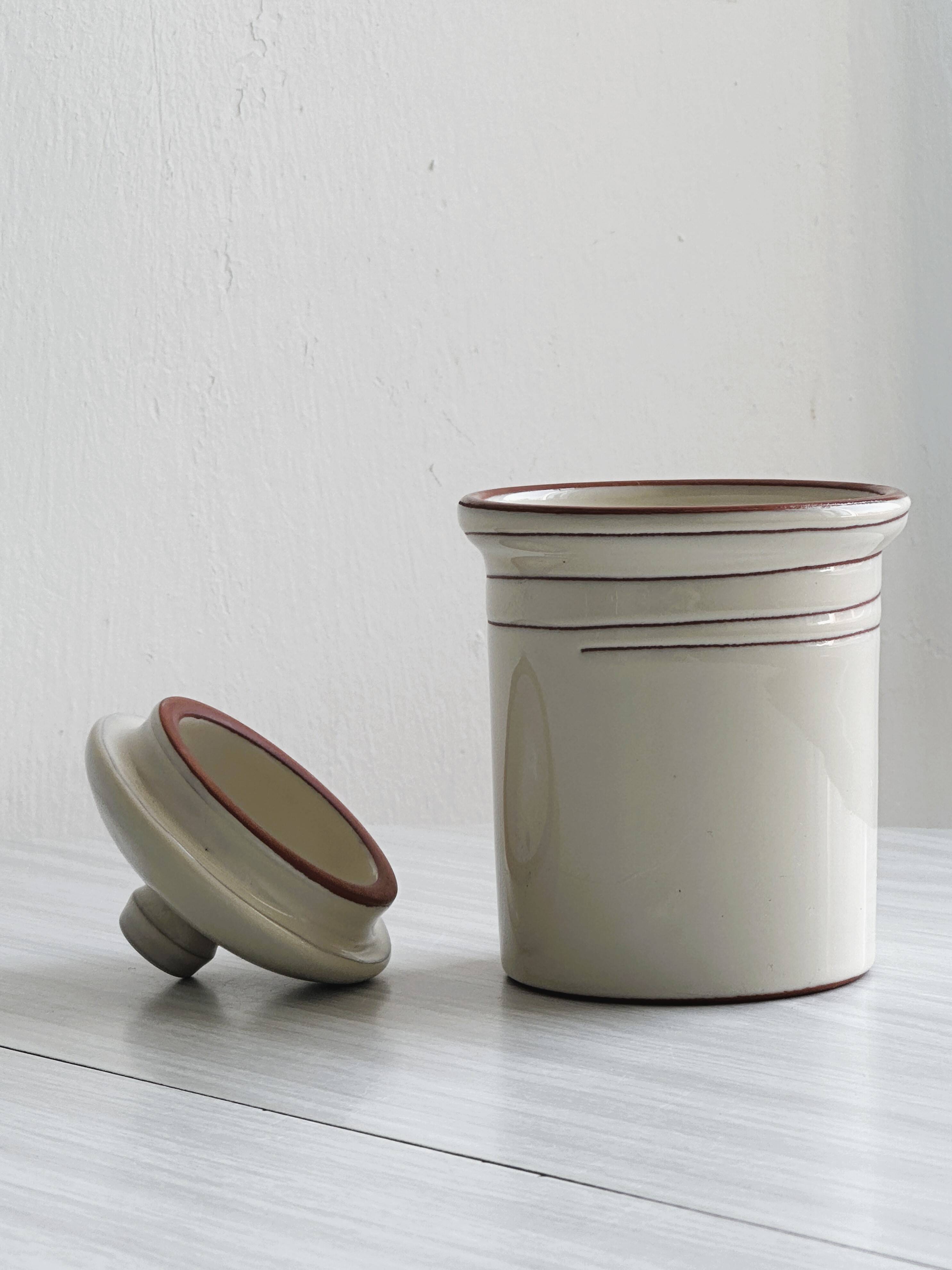 Ceramic sugar bowl with lid