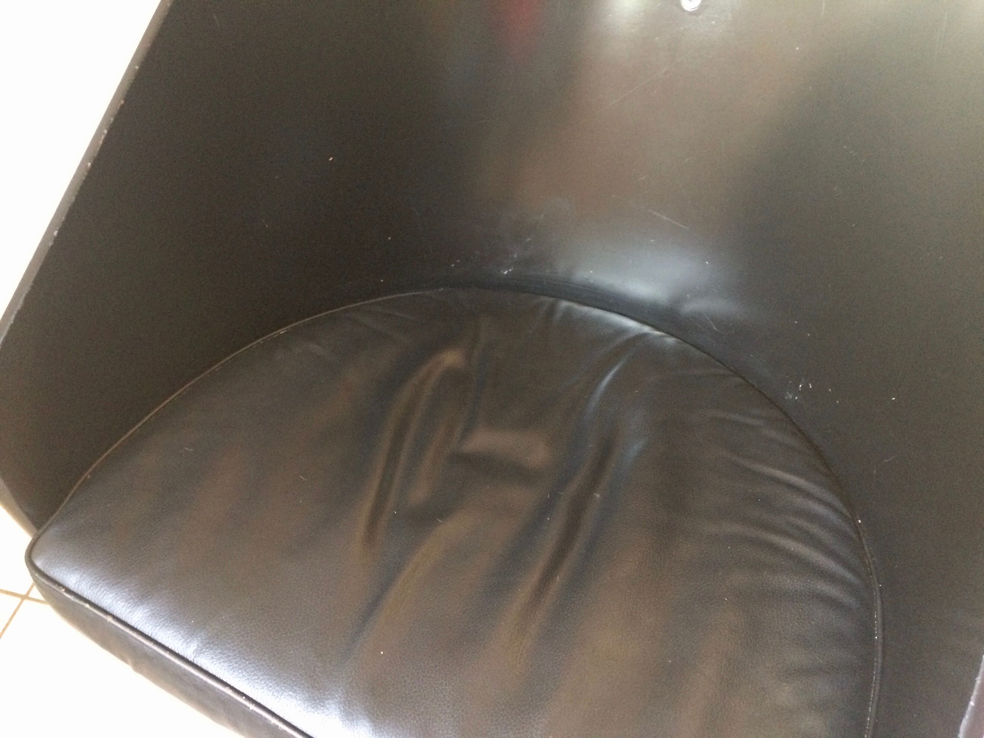 Fauteuil Pratfall design Philippe Starck édité par Driade en 1984