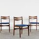 4 chaises en teck et velours bleu marine, milieu XXème