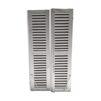 Pair of shutters