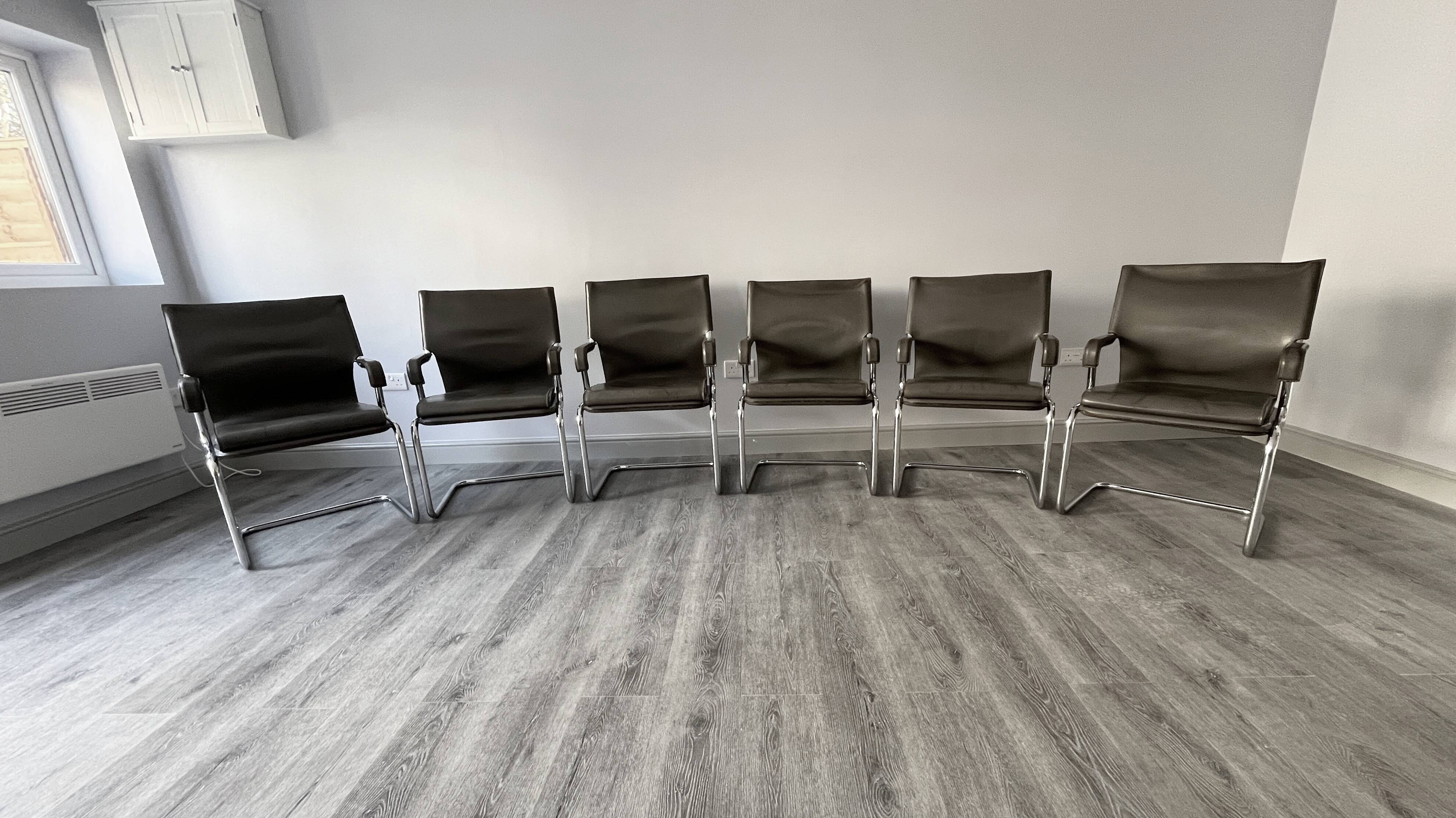 Set of 6 Uno chairs in grey leather on tubular chrome cantilevered frames