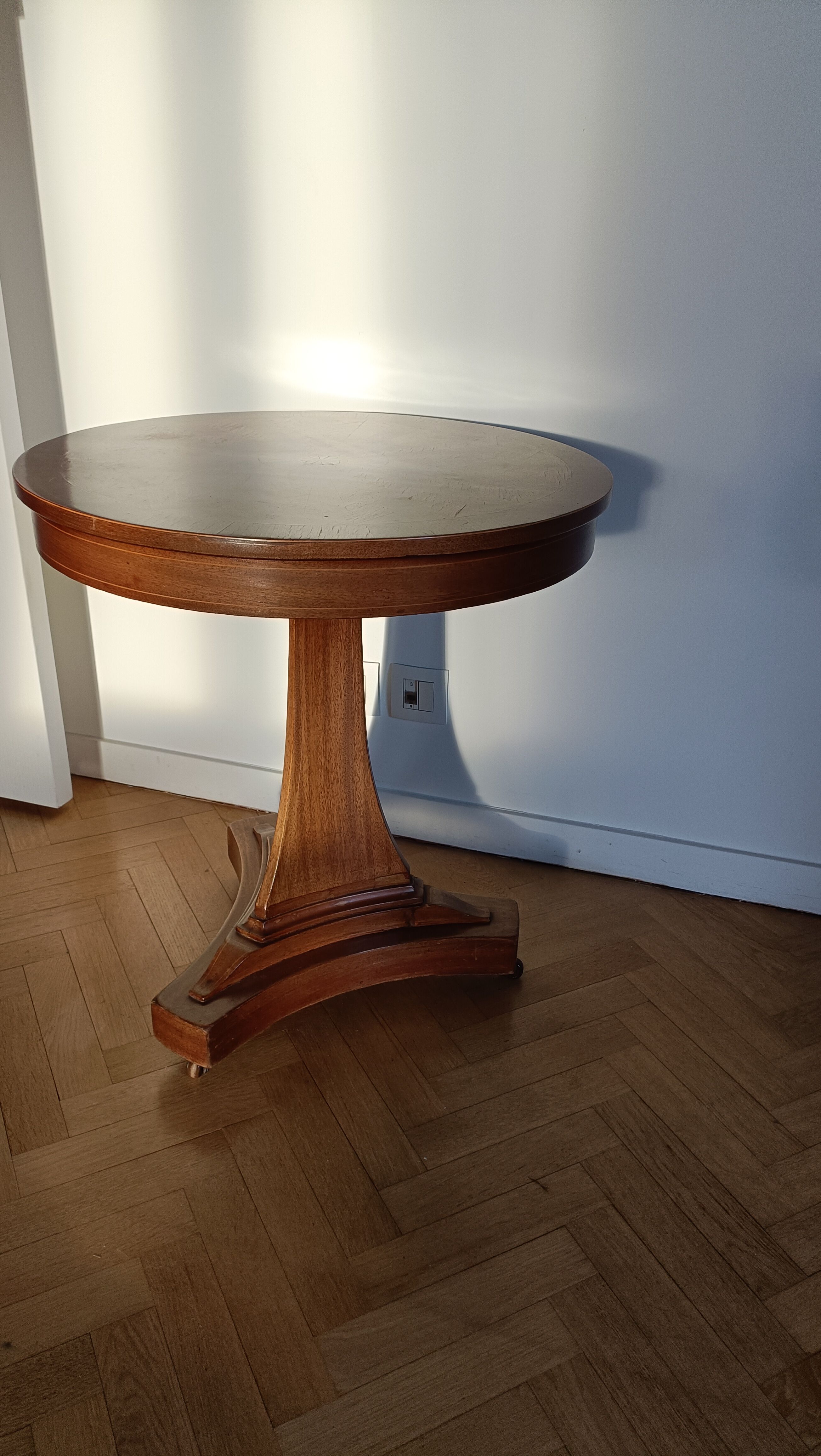 English marquetry pedestal table