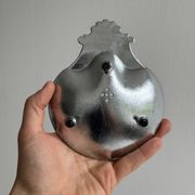 Porte-savon en métal argenté en forme de coquillage