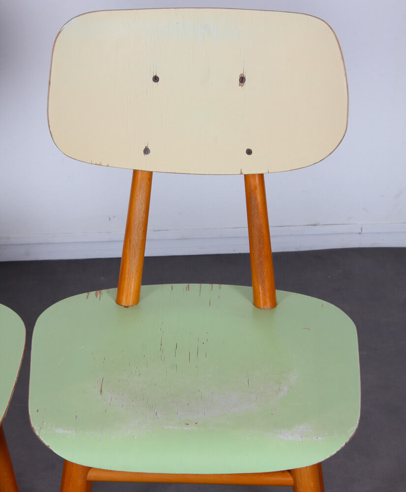 Suite de 3 chaises produites par Ton dans les années 1960