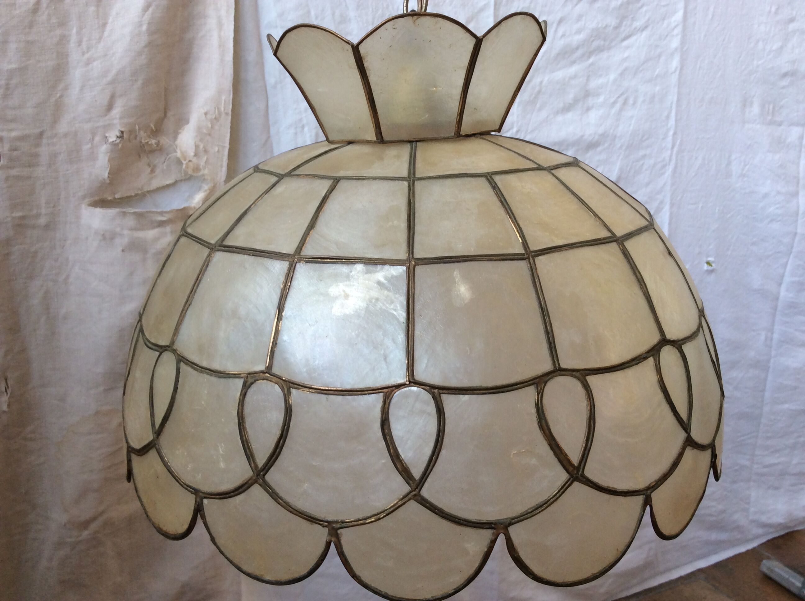 Vintage mother-of-pearl suspension