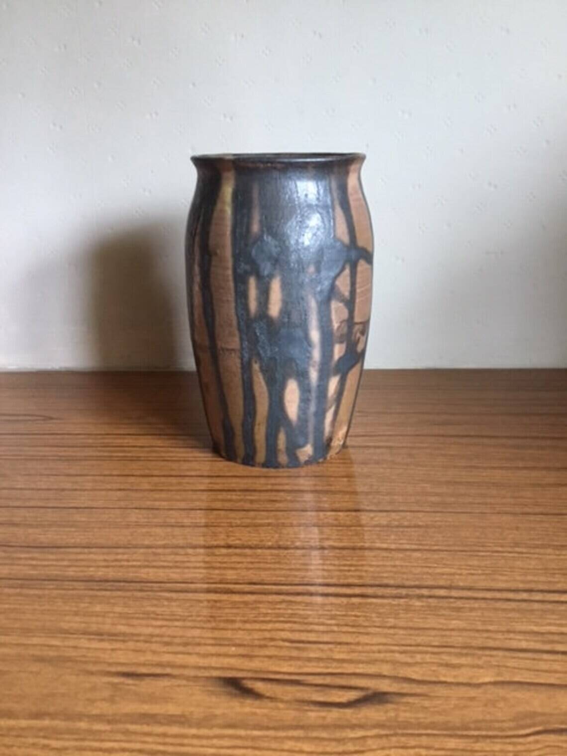 Vase signed Iain M Nelson, brutalist vase, pottery, flower pot, collection, interior decoration