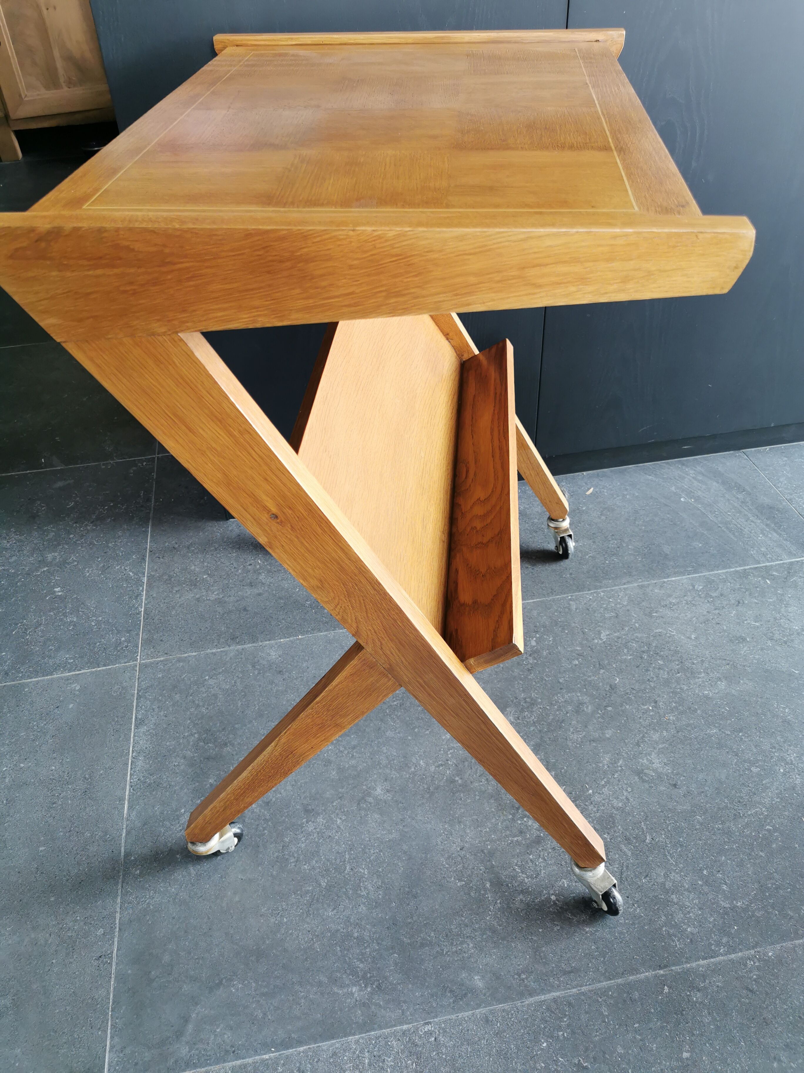 Serving table