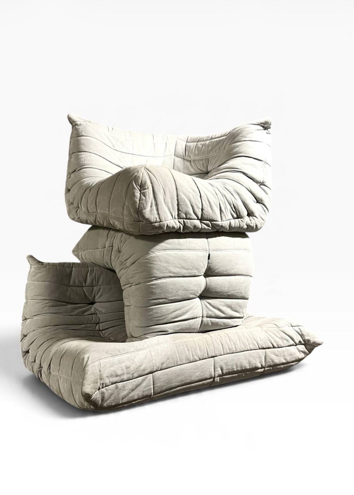 Ensemble modulable Togo en velours grege par Ducaroy, Maison Ligne Roset