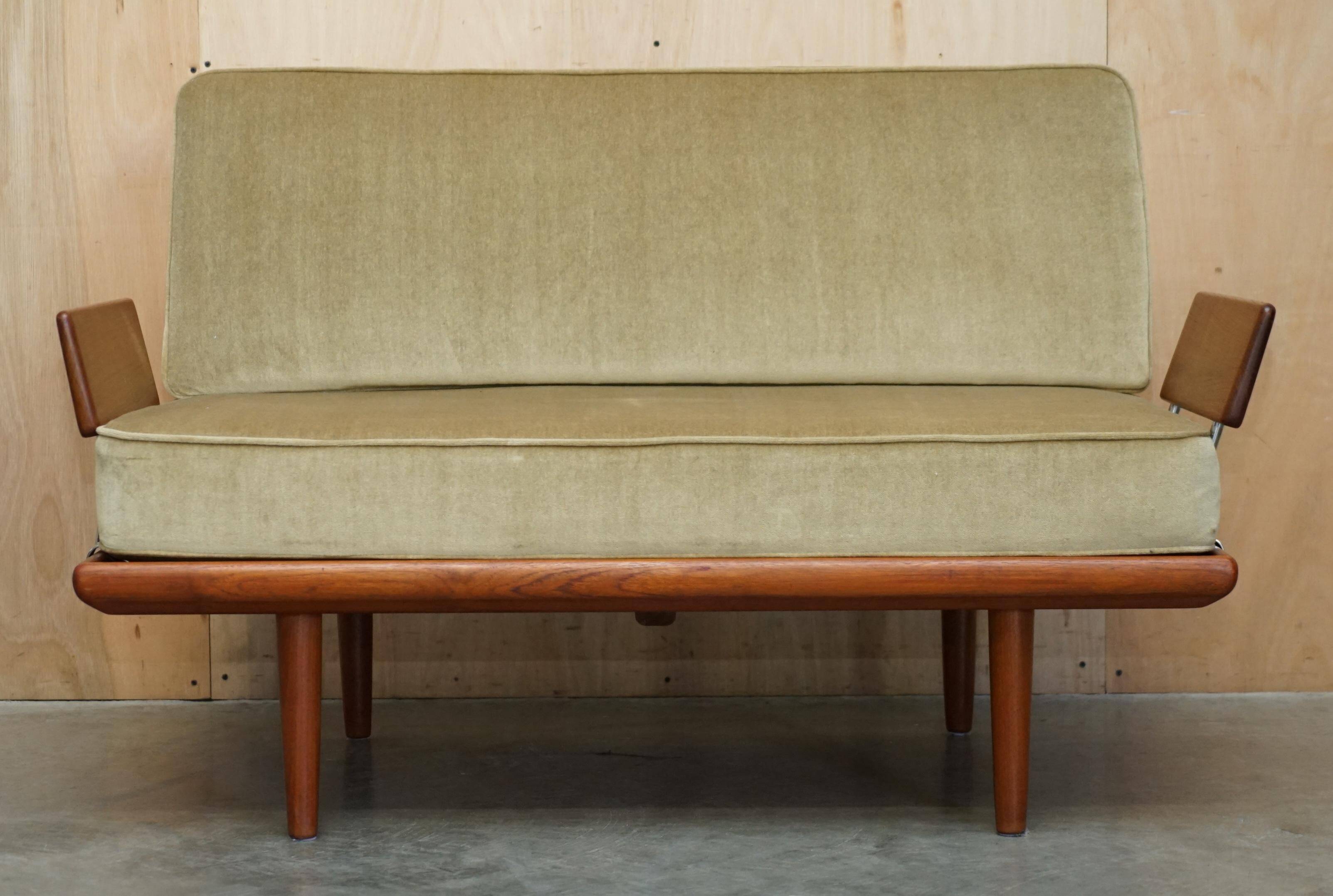 Mid Century Modern canapé by Peter Hvidt and Orla Mølgaard Nielsen for France & Son