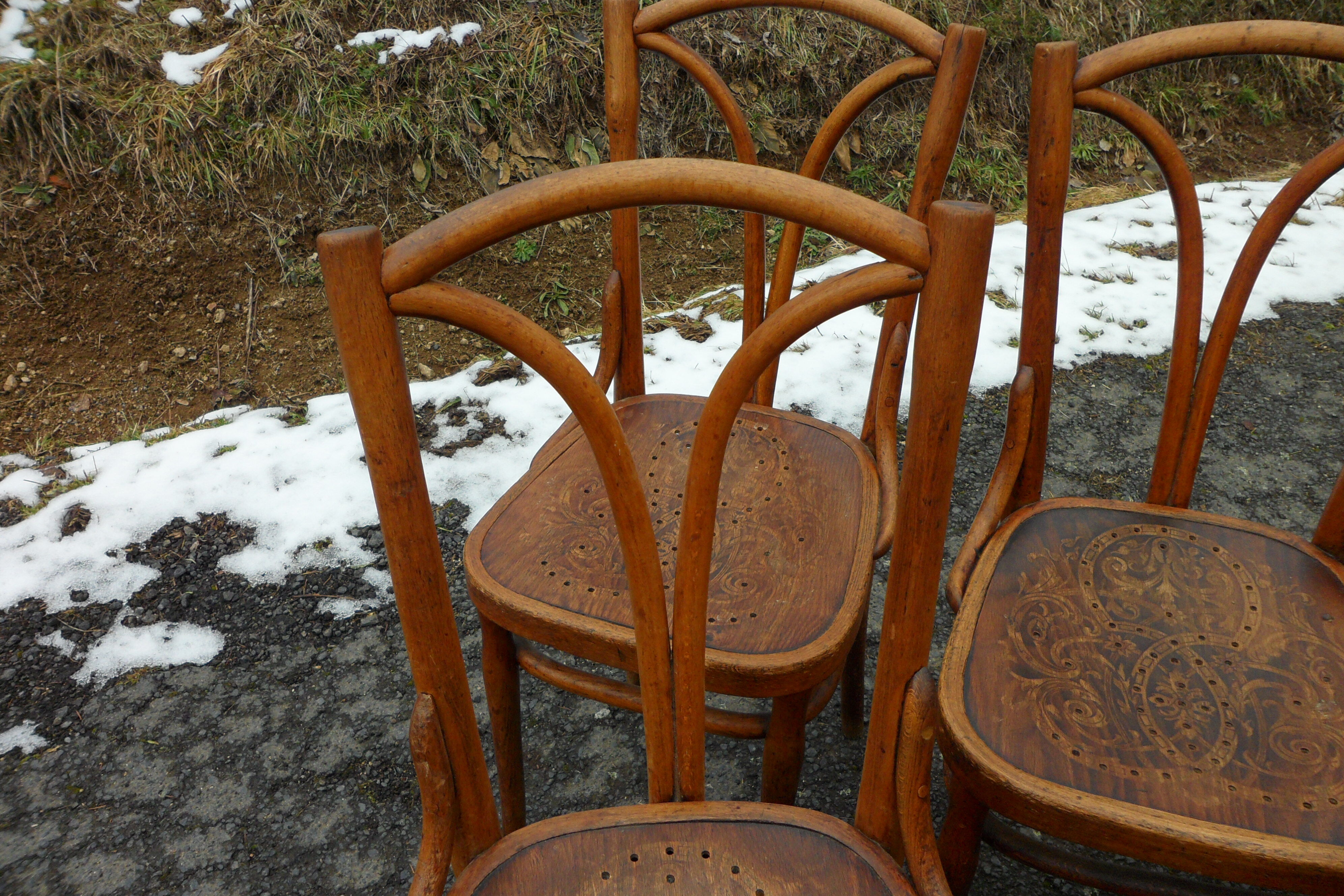 Set of 5 bistro chairs