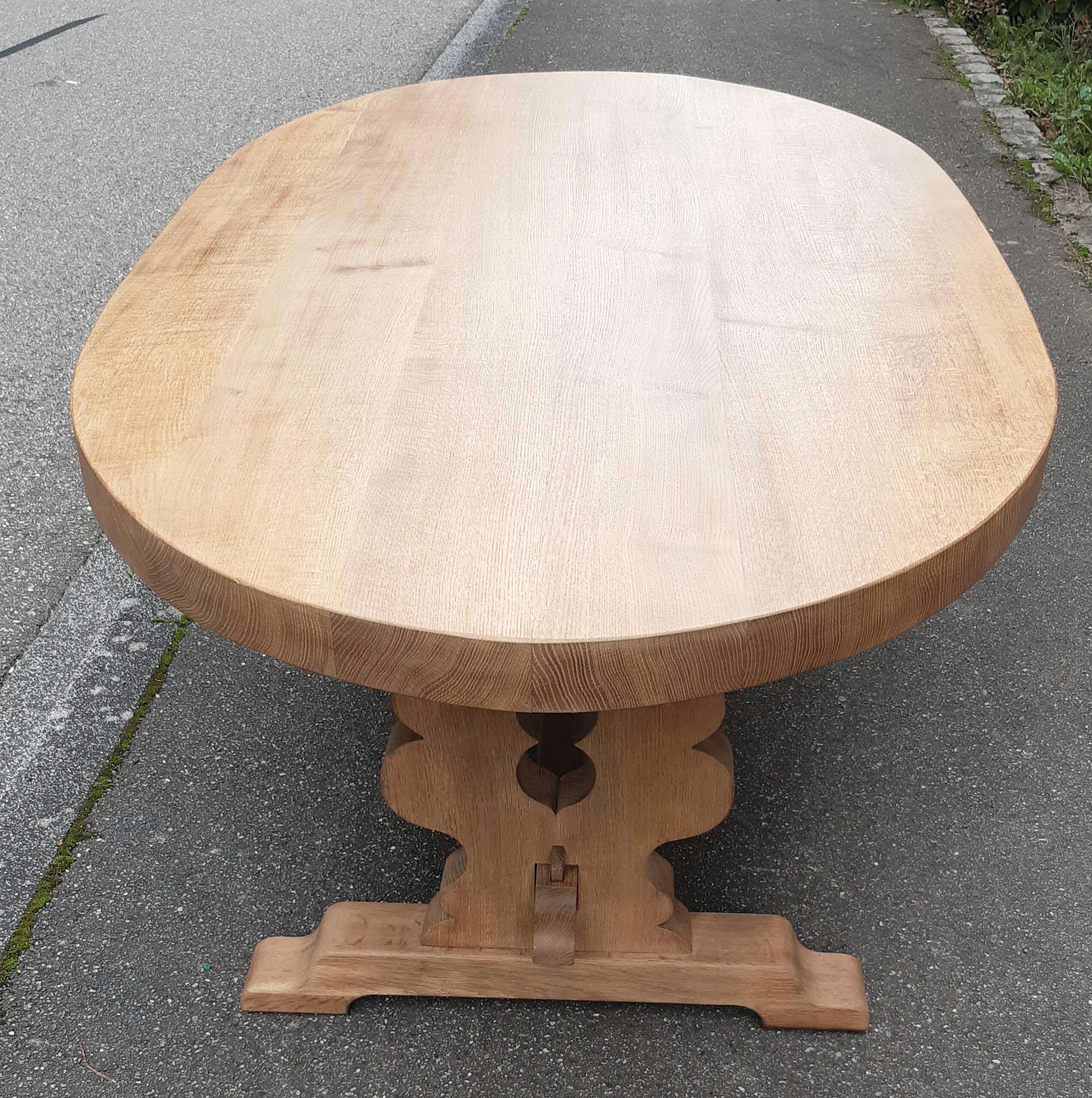 Oval farmhouse table