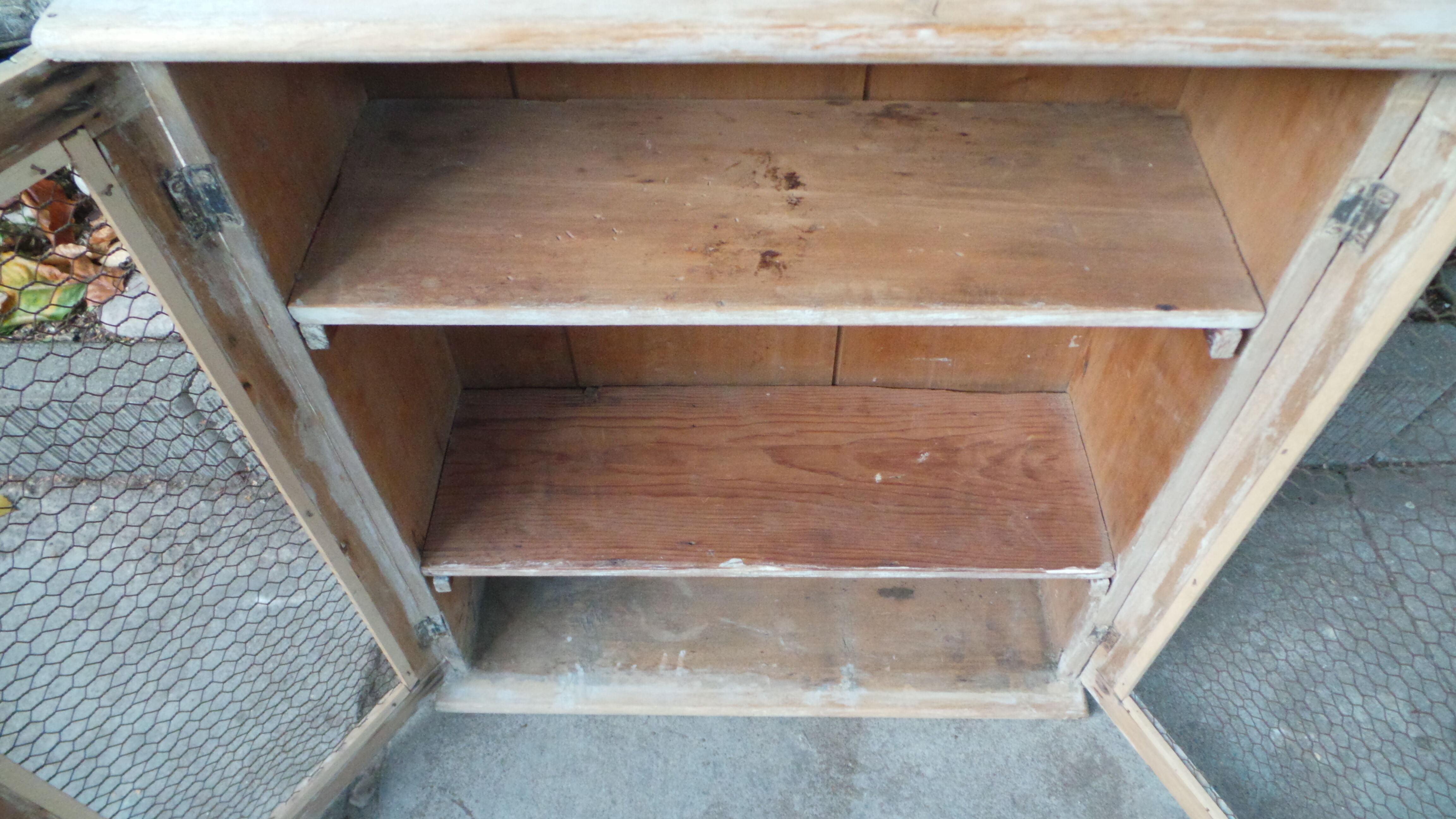 Screened medicine cabinet