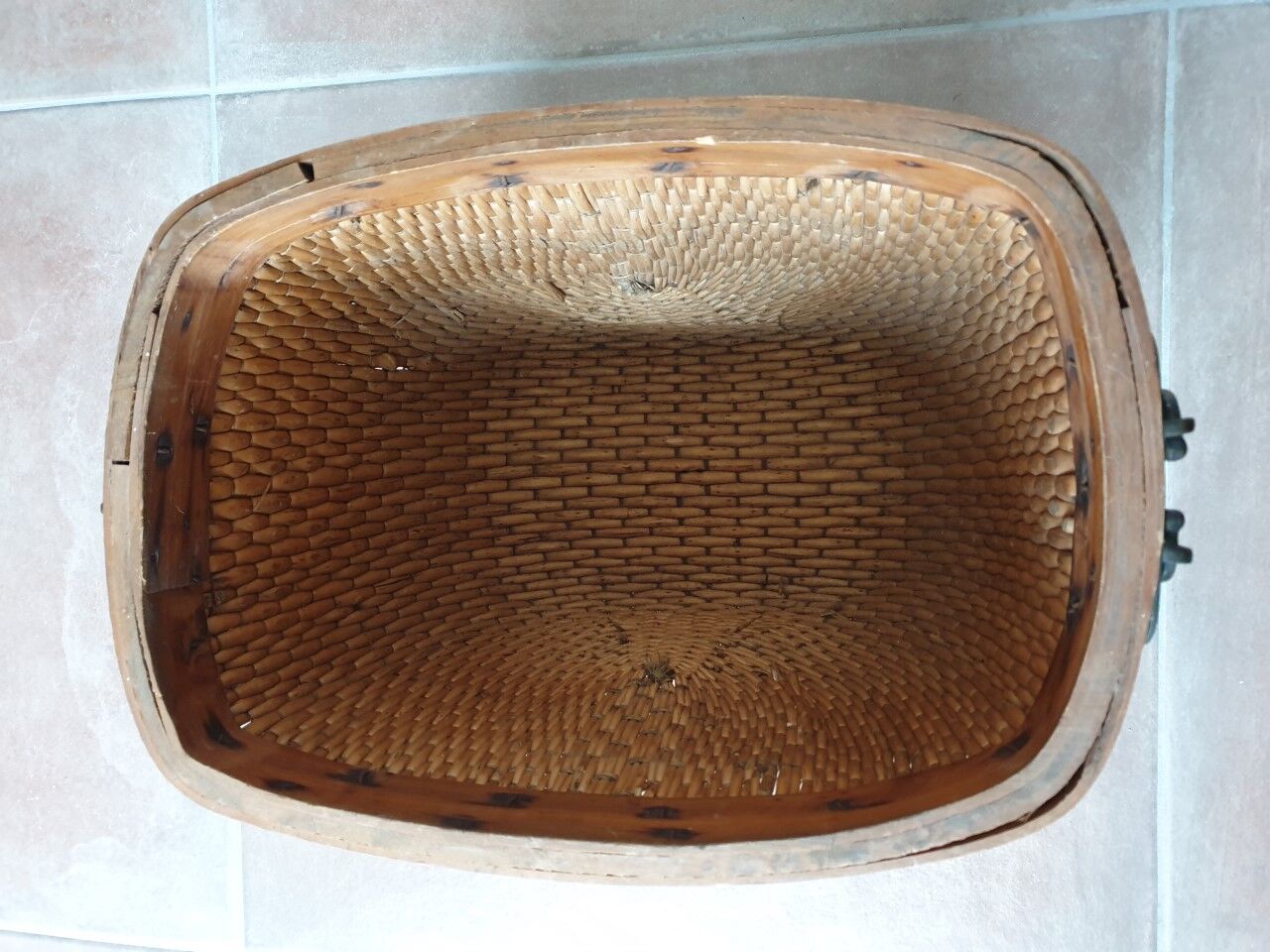 Wood and wicker pan