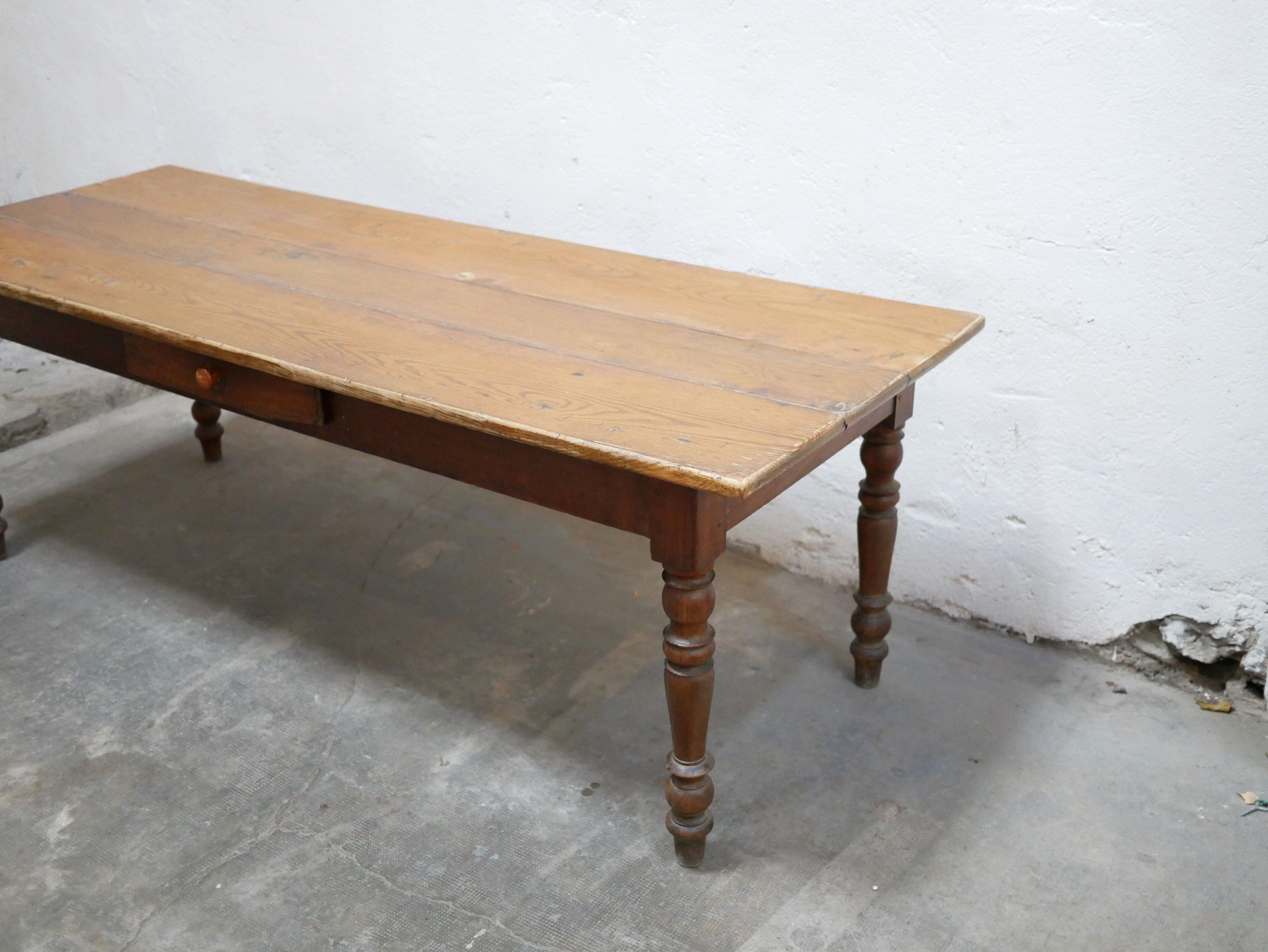 Table à manger de ferme vintage en bois