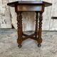 Chevet ancien, table basse octogonale en bois pieds tournés