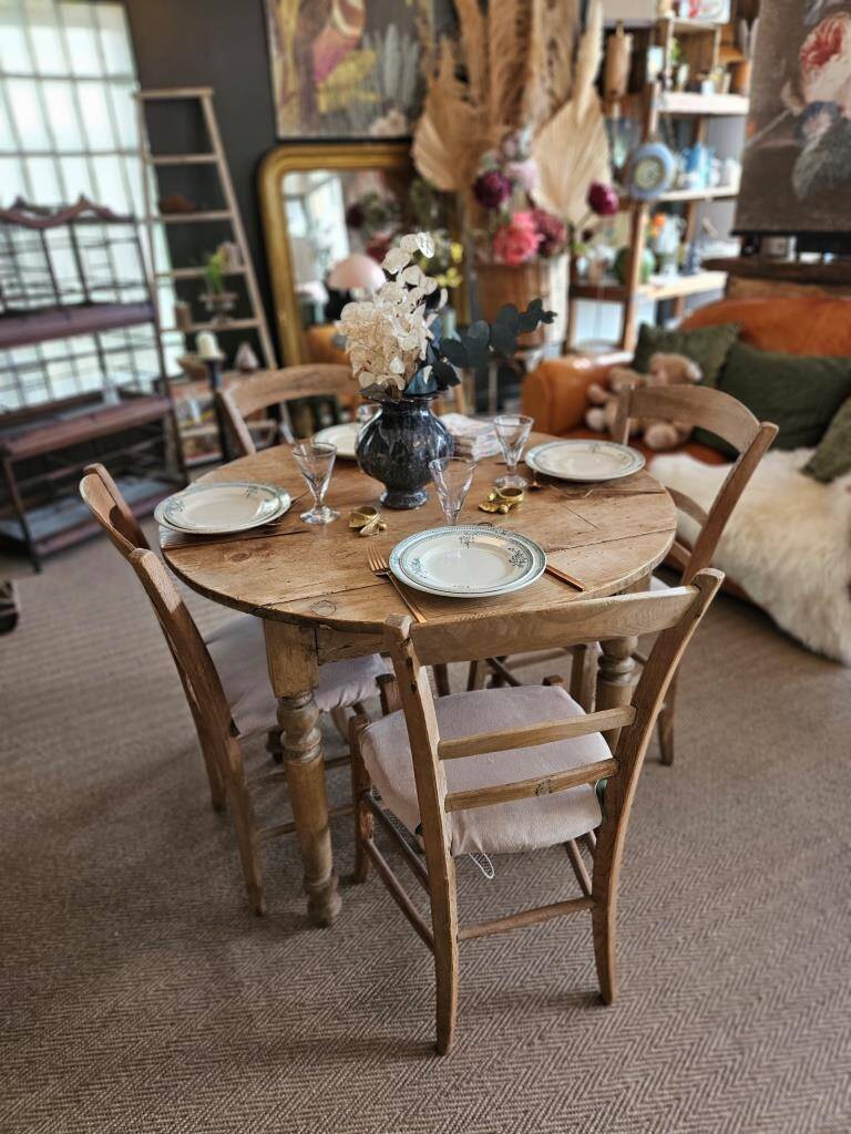 Country table and chairs