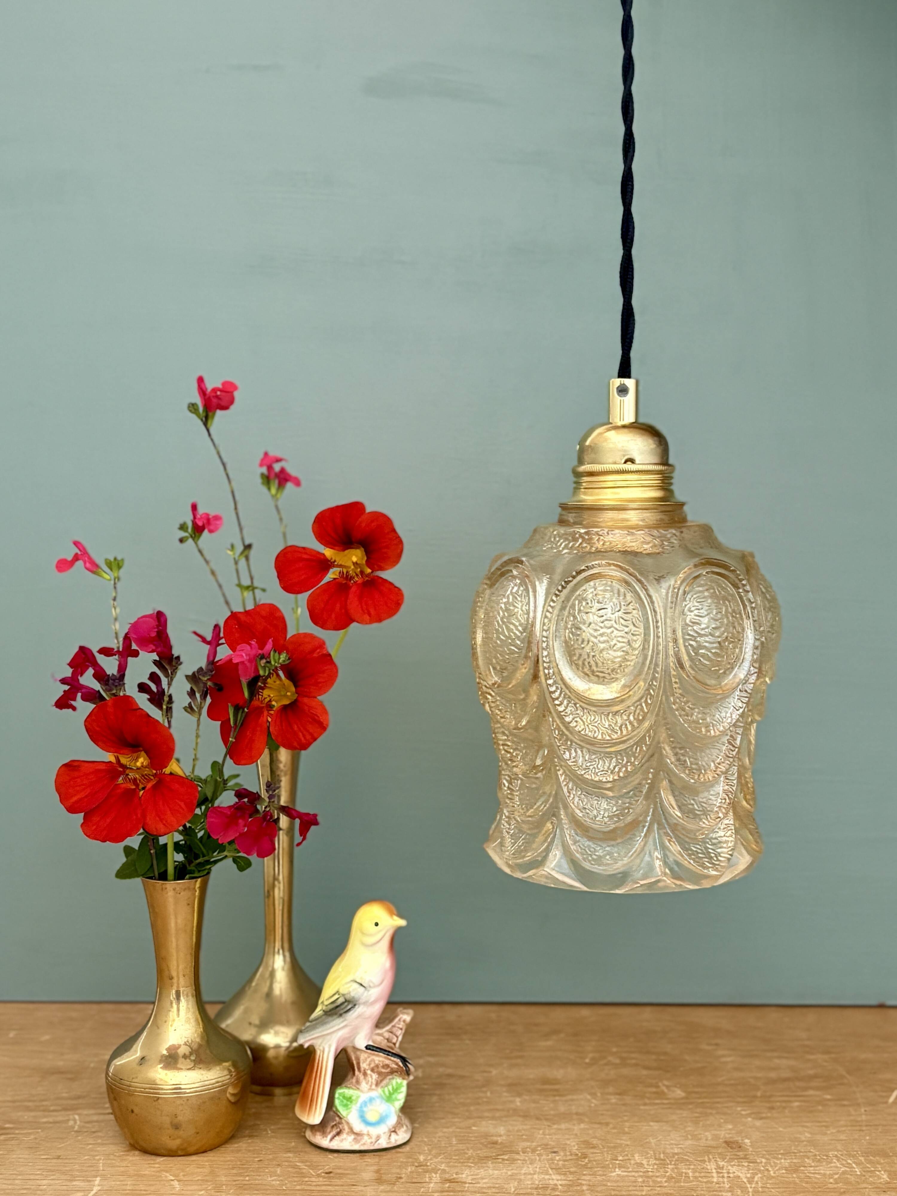 Suspension globe vintage en verre ambré