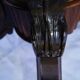 Gueridon en noyer à plateau violonné ouvrant par deux tiroirs en ceinture. Epoque Louis Philippe.